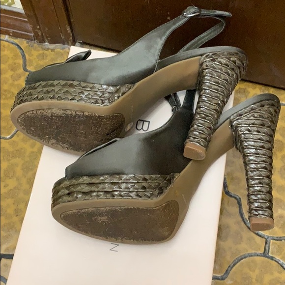 Heels - Picture 4 of 4